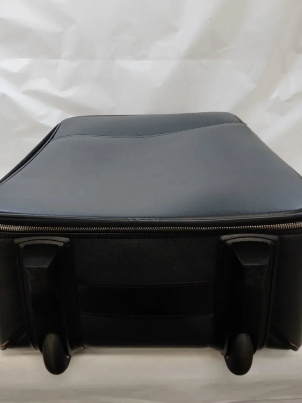 LOUIS VUITTON Taiga Pegase 55 Epicea
